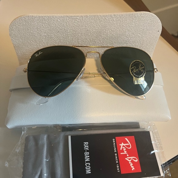 Brand new Ray Ban aviators with white case - Picture 3 of 3